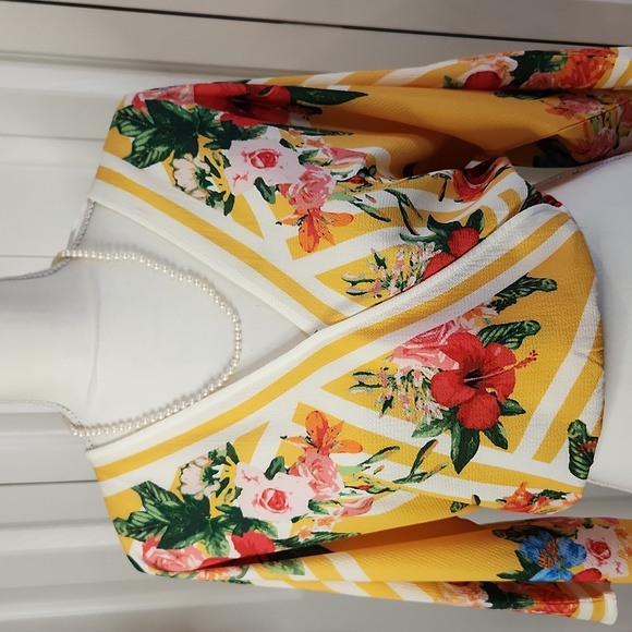 Flying Tomato,  Excellent Condition,  Women's Top,  red/yellow floral, Size XS - Picture 2 of 8